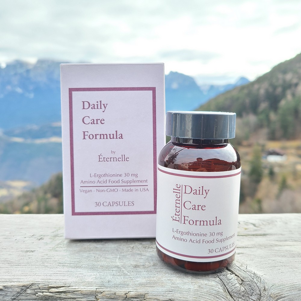 Éternelle Daily Care Formula outer box and bottle
